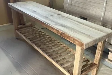 Banc en chêne massif terminé, autre angle