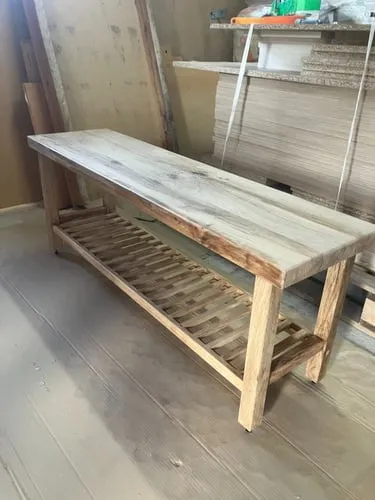 Banc en chêne massif fabriqué sur mesure dans l'atelier Atout Bois