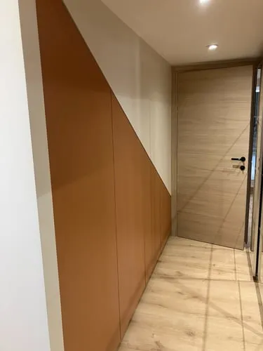 Placard sous rampant d'escalier fabriqué sur mesure par Atout Bois